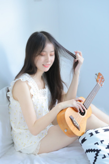 阿娇张开腿陈冠希舔